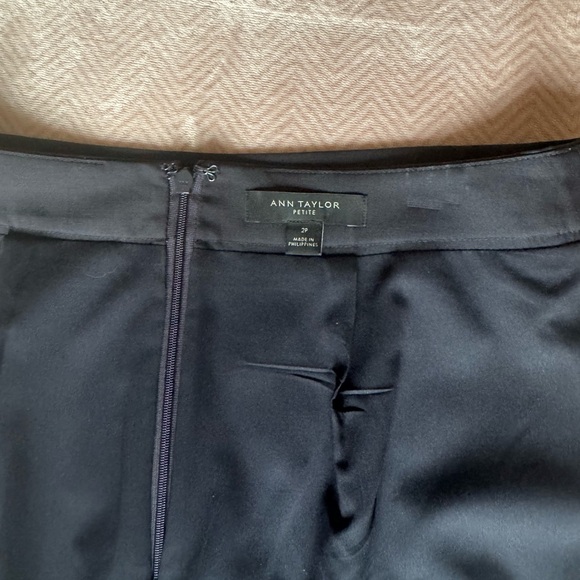 Ann Taylor Classic Pencil Skirt - size 2P - Picture 2 of 7